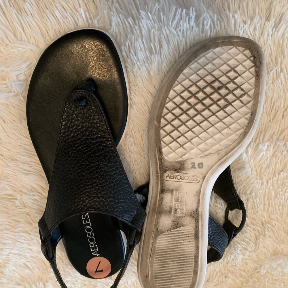 Ladies black leather Aerosole sandals!
